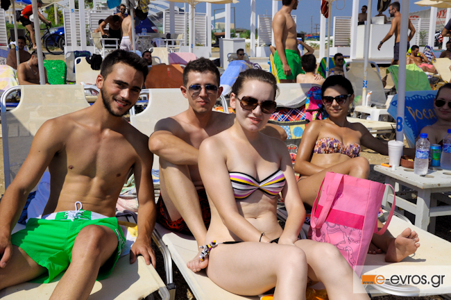 Το καλοκαίρι είναι 'δροσερό' στο Reina beach bar.