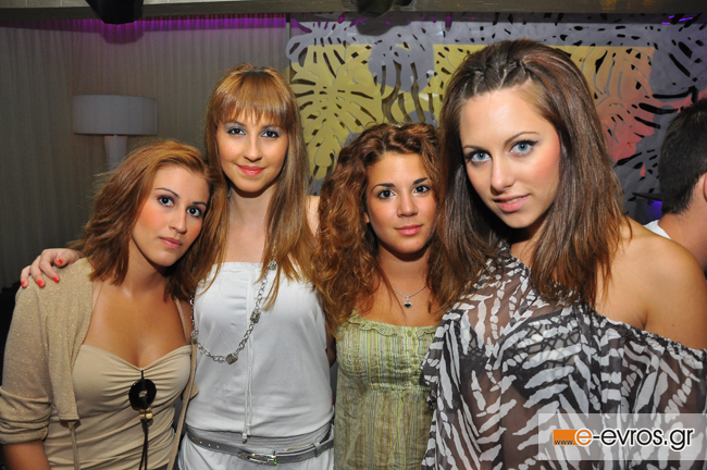 Νύχτες... μαγικές και ονειρεμένες στο Reina Summer Club.