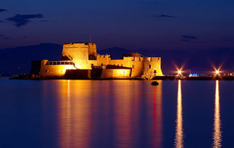 Από τον περίπατό σας στην πόλη πρέπει να κρατήσετε δυνάμεις για να ανεβείτε τα 857 σκαλιά που οδηγούν στο Παλαμήδι.