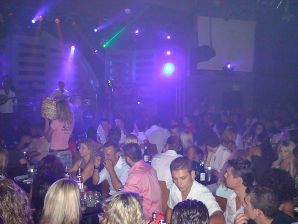 Ο Πάνος Κιάμος ξεσήκωσε τα πλήθη στο Pico Plus Live!!