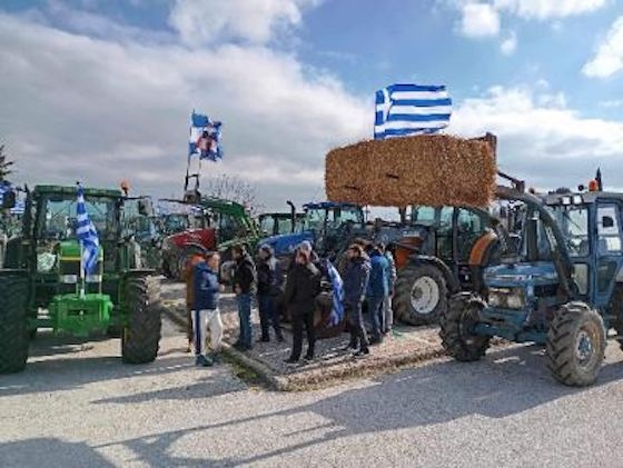 Οι προσυγκεντρώσεις των αγροτικών μηχανημάτων δηλώνουν την ετοιμότητα και πρόθεση ακόμα και για νέα διαμαρτυρία.