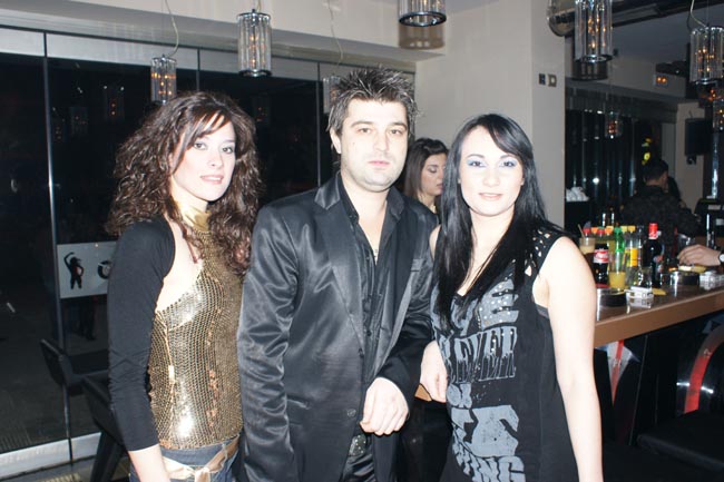 Οι νύχτες της πόλης αποκτούν άλλη διάσταση στο Mojo boutique bar.