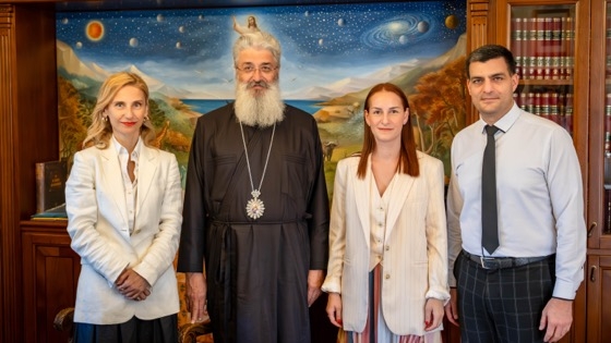 Η Ανώτερη Σχολή ΑΚΜΗ δίπλα στην Ιερά Μητρόπολη Αλεξανδρουπόλεως και τους νέους του Έβρου