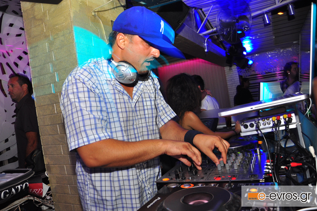 Τα σπάσαμε στο Reina με τον τρελαμένο Dj AK στα decks.