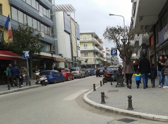 Τα έσοδα είναι πολύ πεσμένα, οι καταστηματάρχες ασφυκτιούν και οι κάτοικοι δεν αγοράζουν