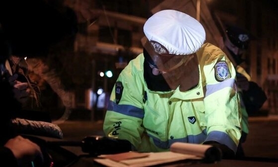 ΑΜΘ: 11 παραβιάσεις για μη χρήση μάσκας από ιδιοκτήτες, εργαζόμενους & πελάτες 