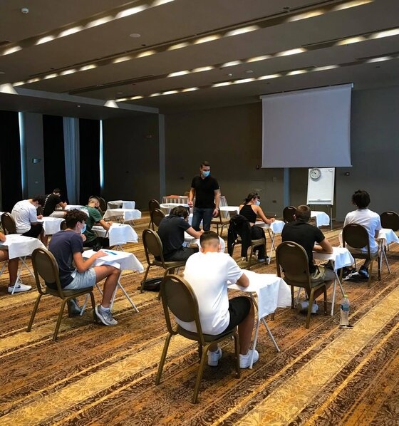 Ο Οικονομολόγος Νίκος Κέλελης αναλαμβάνει και προσομοίωση εξετάσεων!