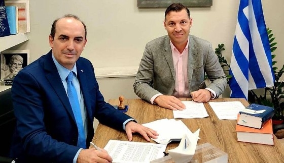 Το νησί της Παναγίας φωτίζει η Εβρίτικη εταιρεία "DASTERI AE"!